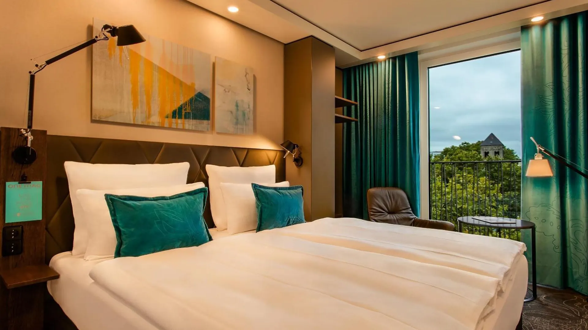 Motel One Köln-Neumarkt Hotel