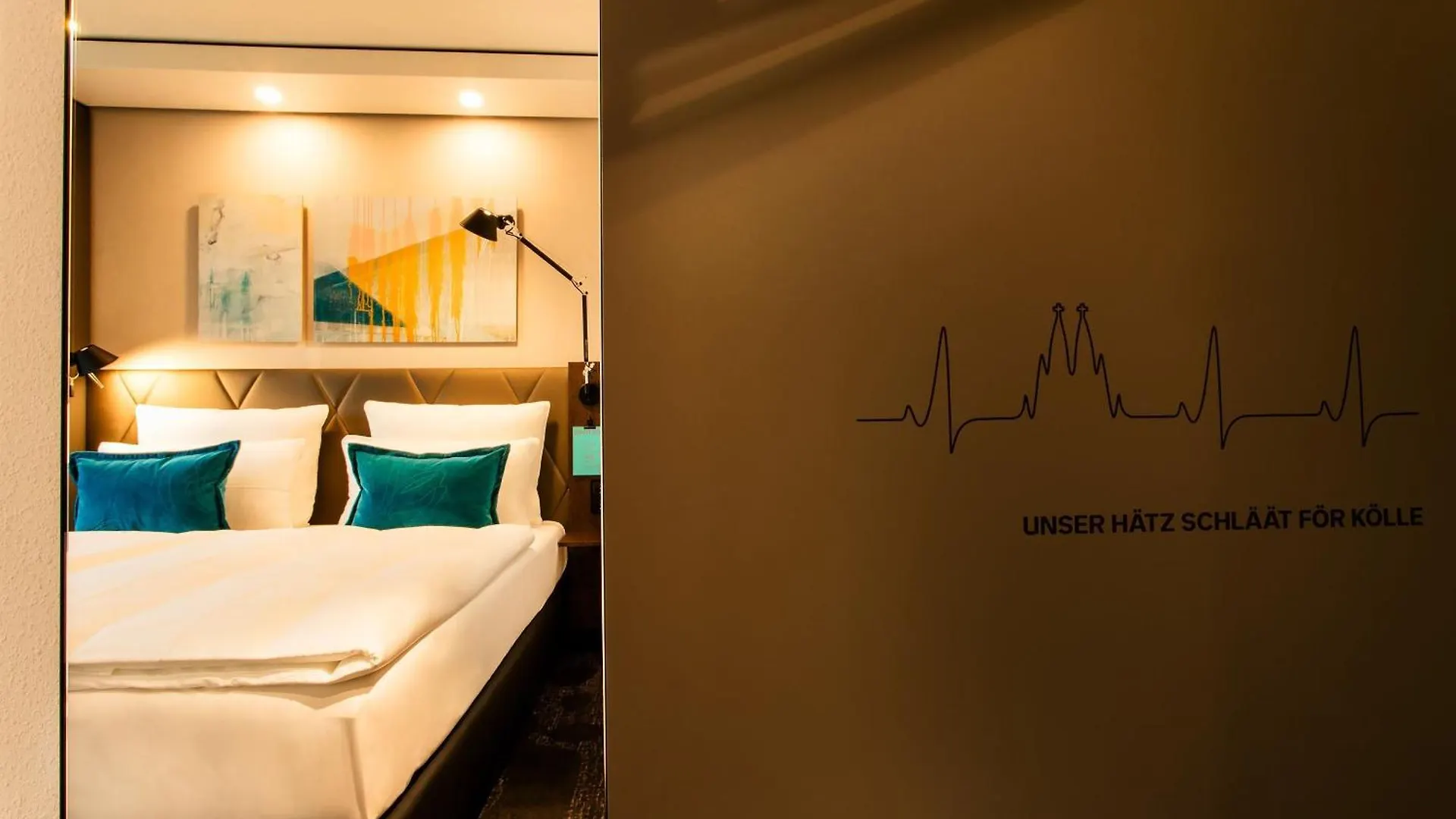 Отель Motel One Koeln-Neumarkt