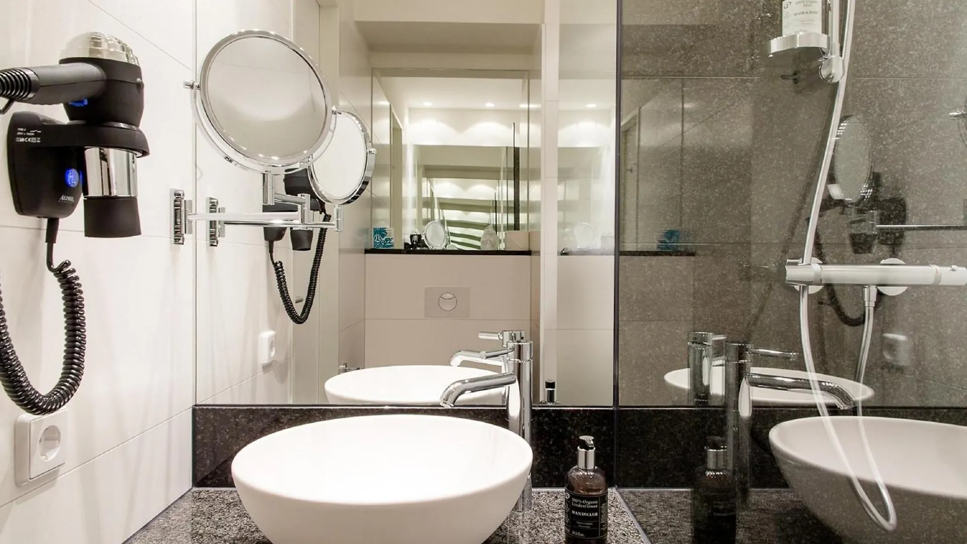 فندق Motel One Koeln-Neumarkt
