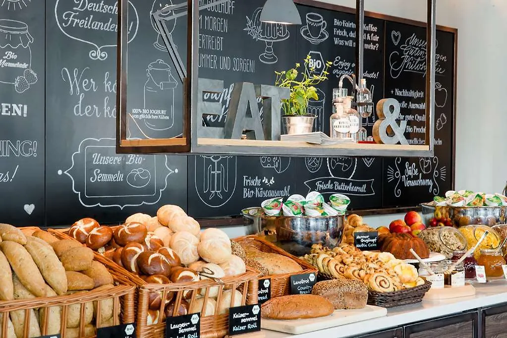 Motel One Koeln-Neumarkt 3*, كولونيا